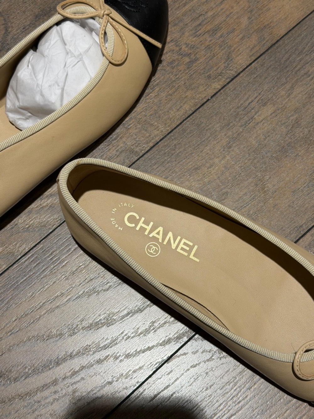 CHANEL Beige and Black Cap-Toe Leather Ballet Flats 38.5 - Picture 3 of 4